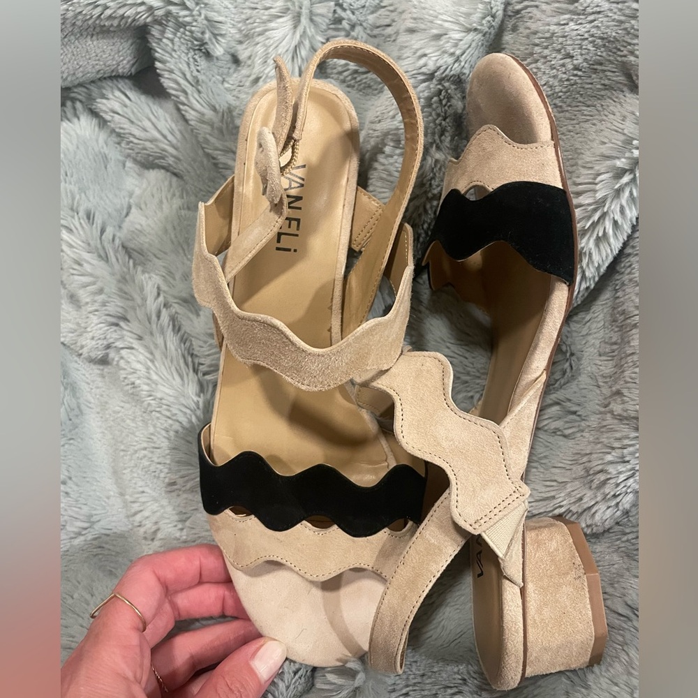 Vaneli Black and Blush Squiggle Sandals W7.5